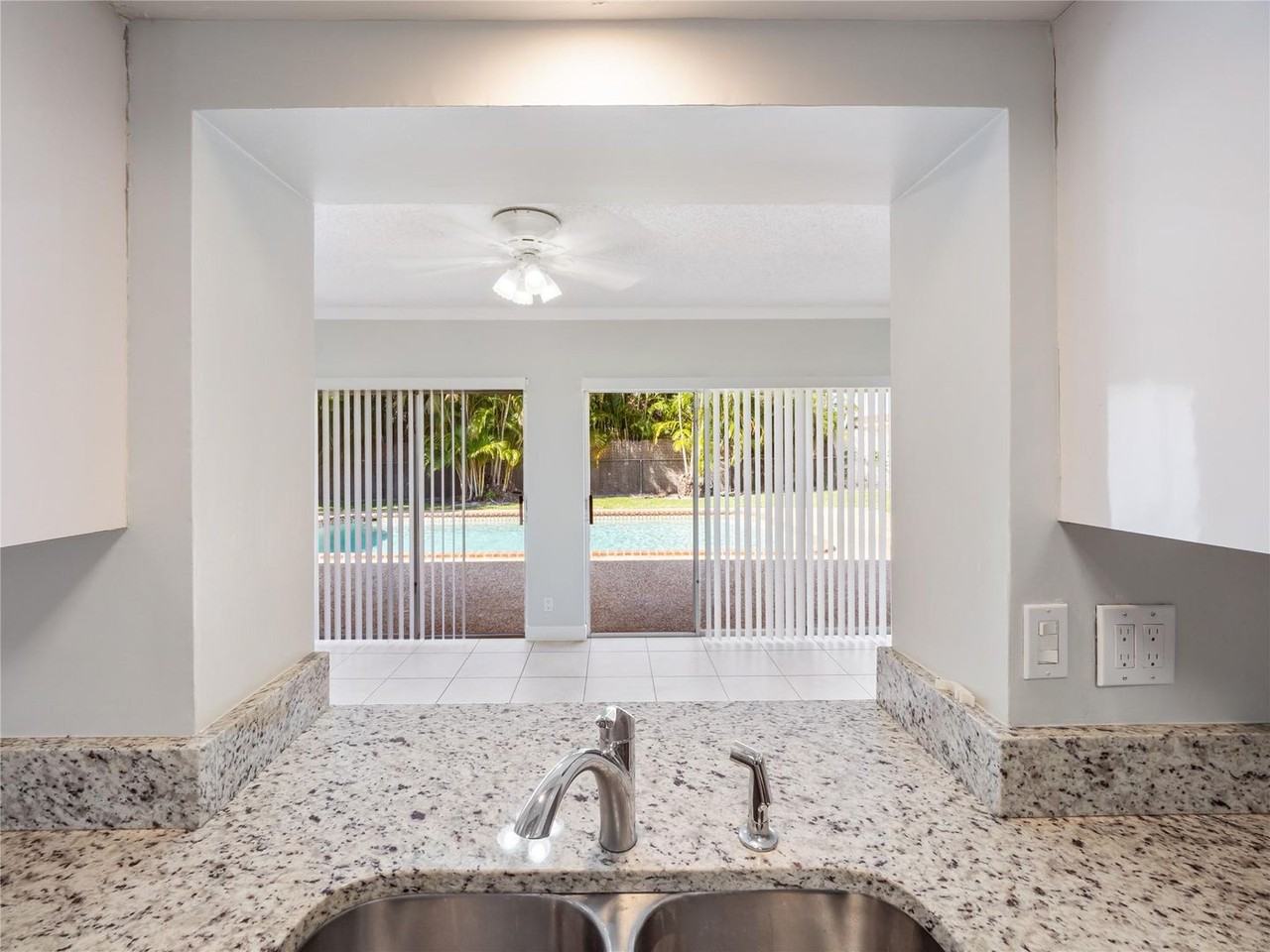 1109 Sw 12th St - Photo 2 of 21