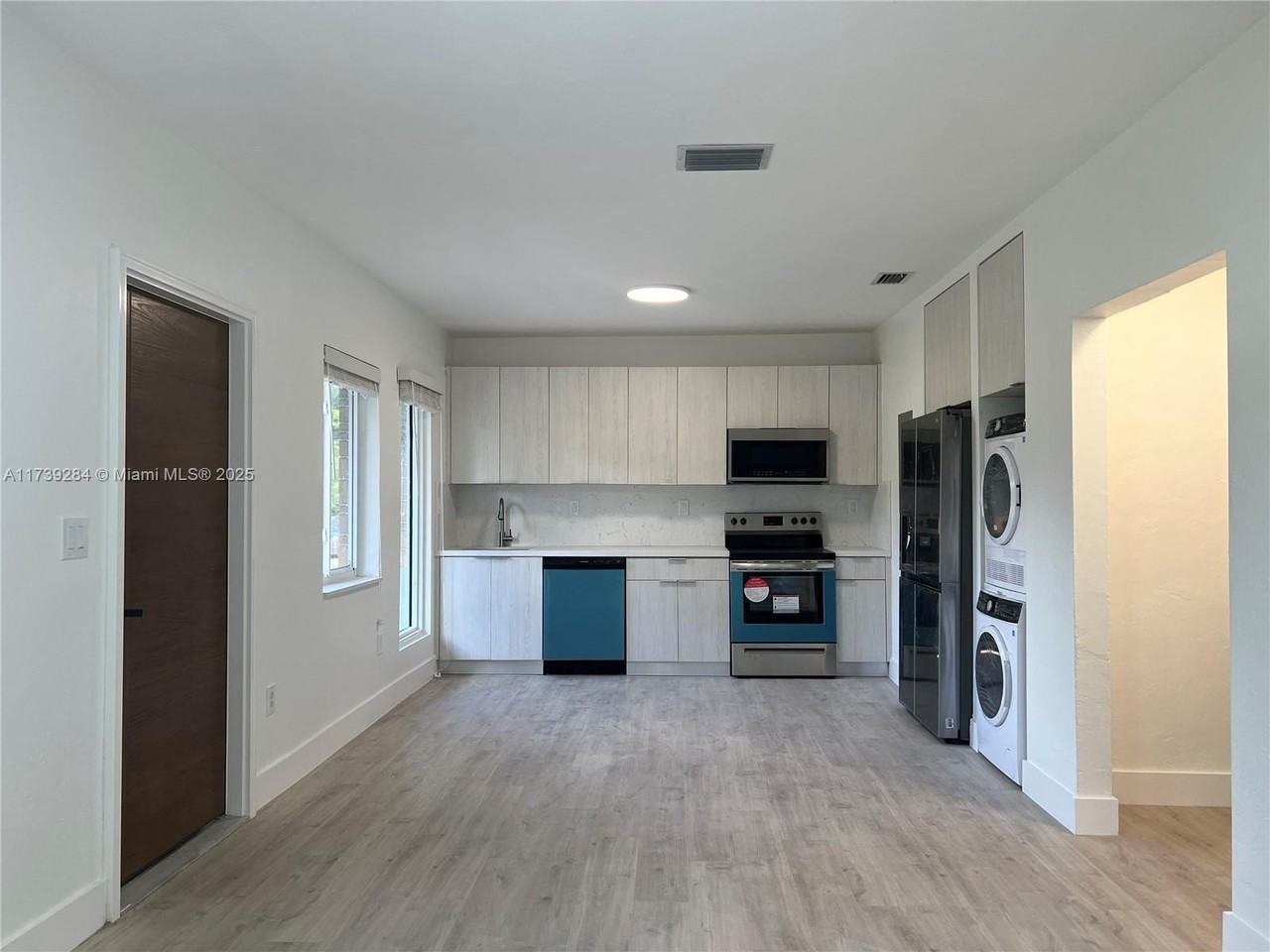 246 Nw 49th St #B - Photo 3 of 19