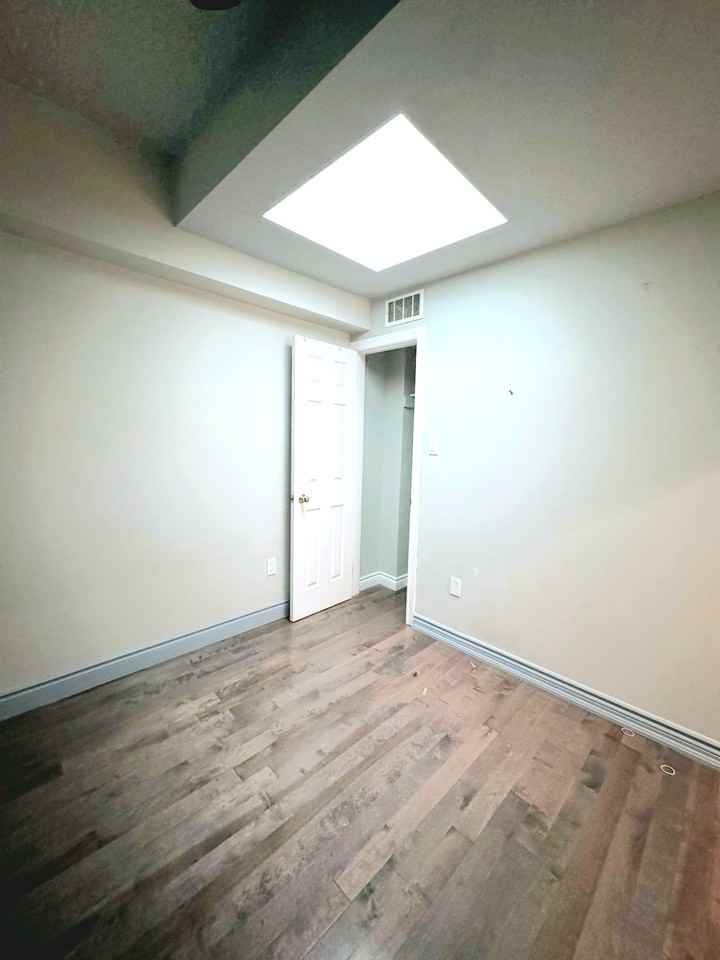 1035 Dovercourt Road #ROOM - Photo 3 of 5