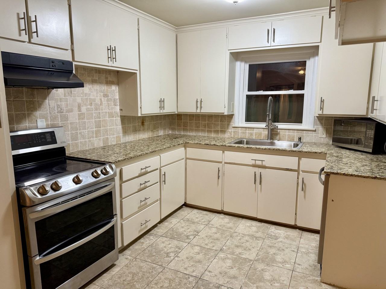 E 32nd Pl - Photo 2 of 10