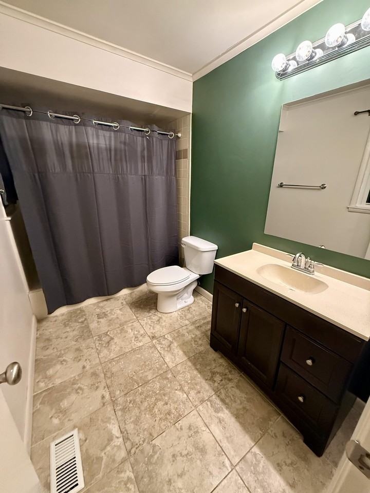 E 32nd Pl - Photo 6 of 10