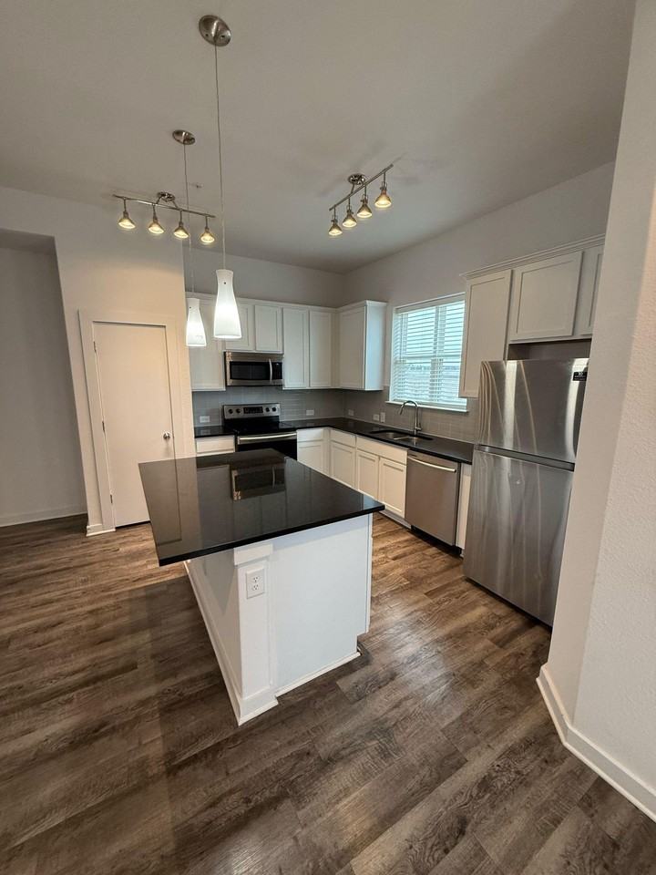 Oakside Trl - Photo 4 of 14