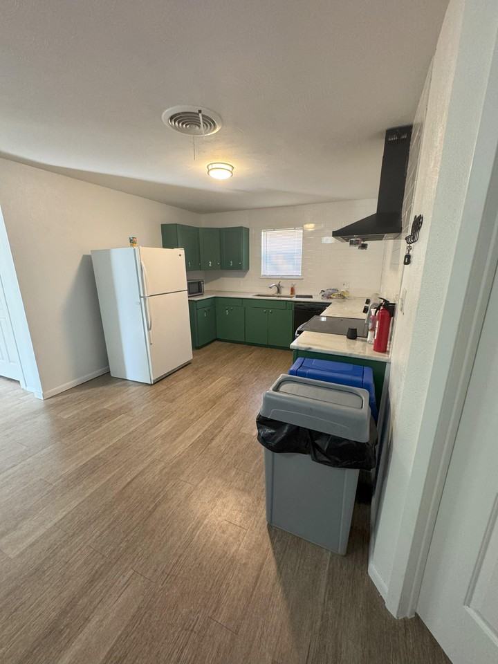 Downey Dr - Photo 4 of 9