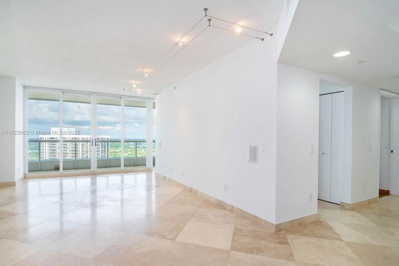 21055 Ne 37th Ave #2104 - Photo 2 of 8