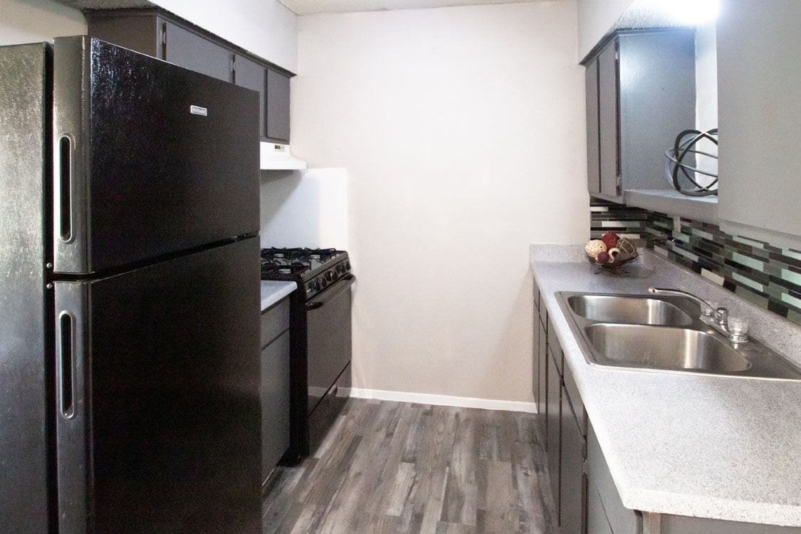 Sunscape Apartments - Photo 4 of 27