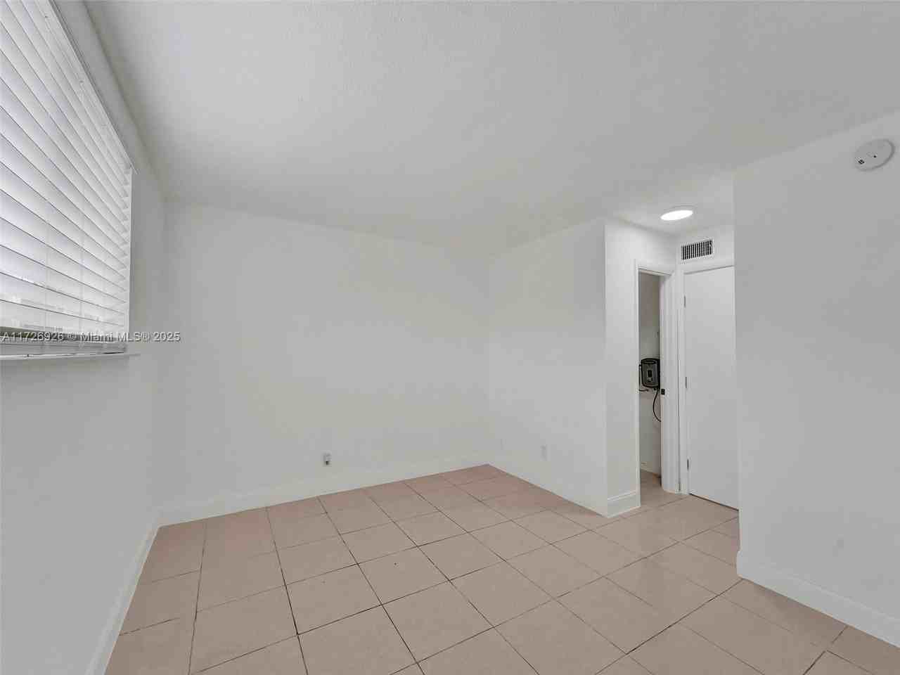 14190 W Dixie Hwy #18 - Photo 3 of 8