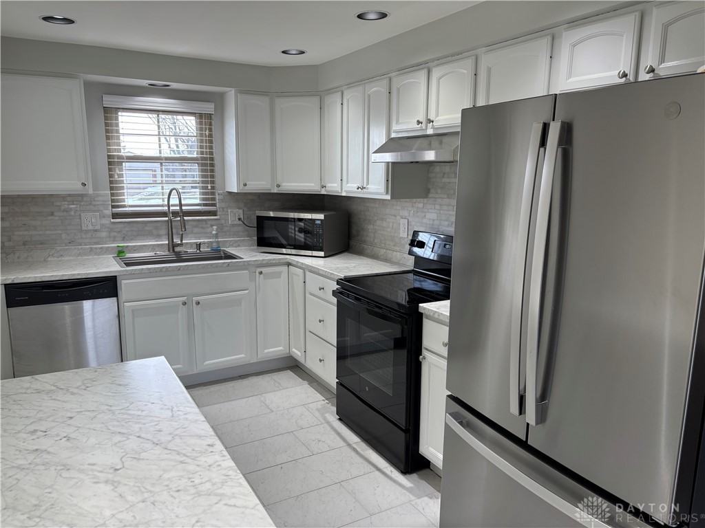 7721 Sharsted Cir - Photo 4 of 14