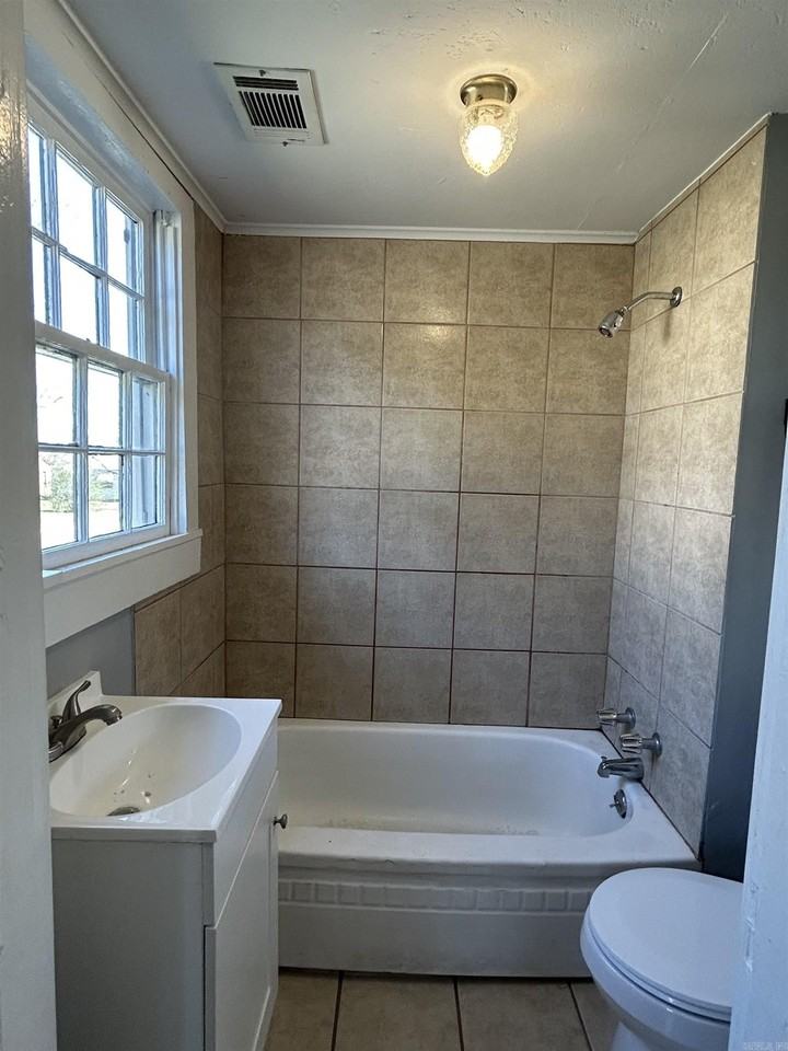 1601 Hanger St Unit A - Photo 6 of 14