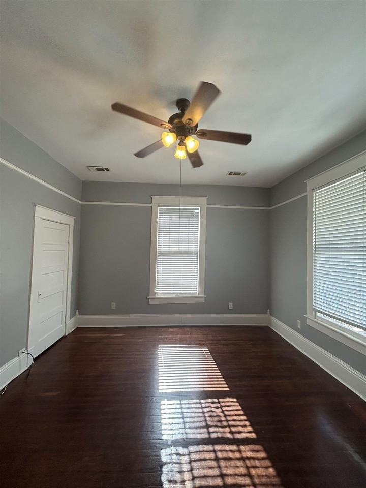 1601 Hanger St Unit B - Photo 3 of 11