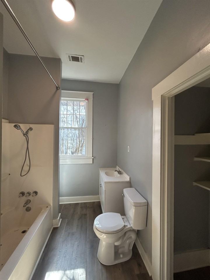 1601 Hanger St Unit B - Photo 5 of 11