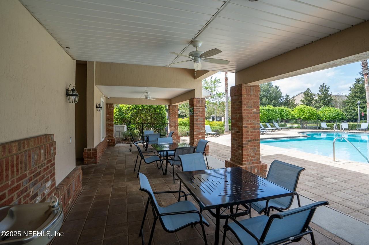 8102 Summer Palm Ct - Photo 6 of 29