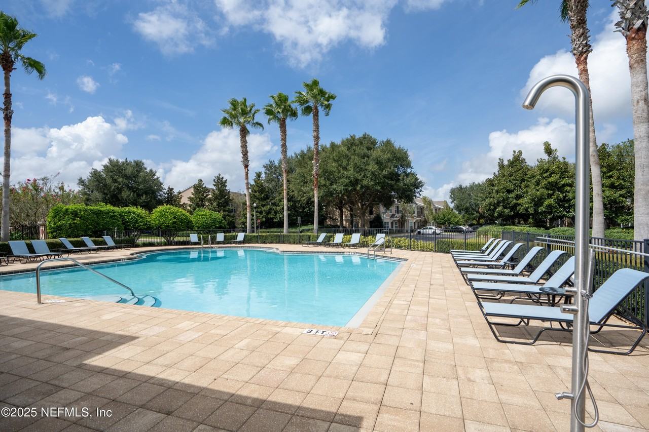 8102 Summer Palm Ct - Photo 7 of 29