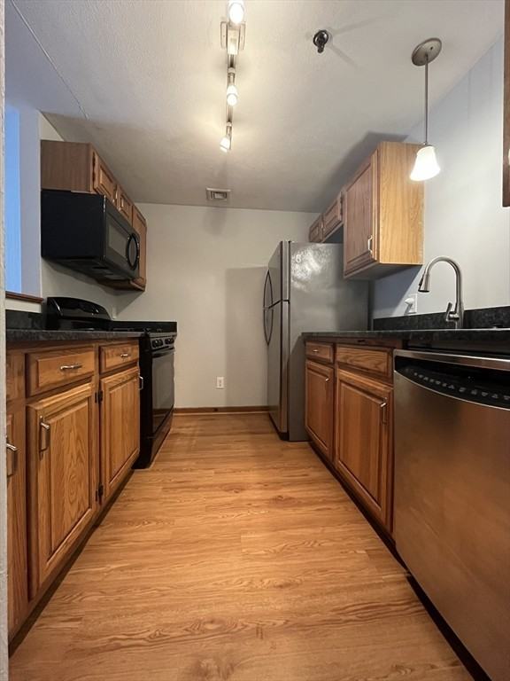 132 W Meadow Rd ##9 - Photo 4 of 12