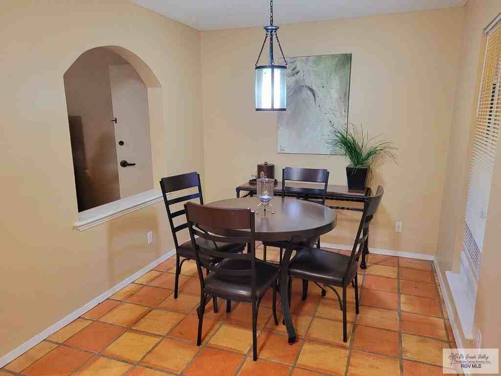 121 Balboa Rd - Photo 2 of 12