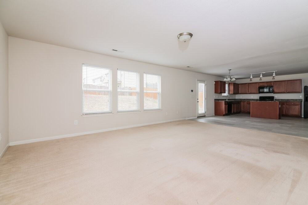 1345 Lowenstein St - Photo 5 of 17