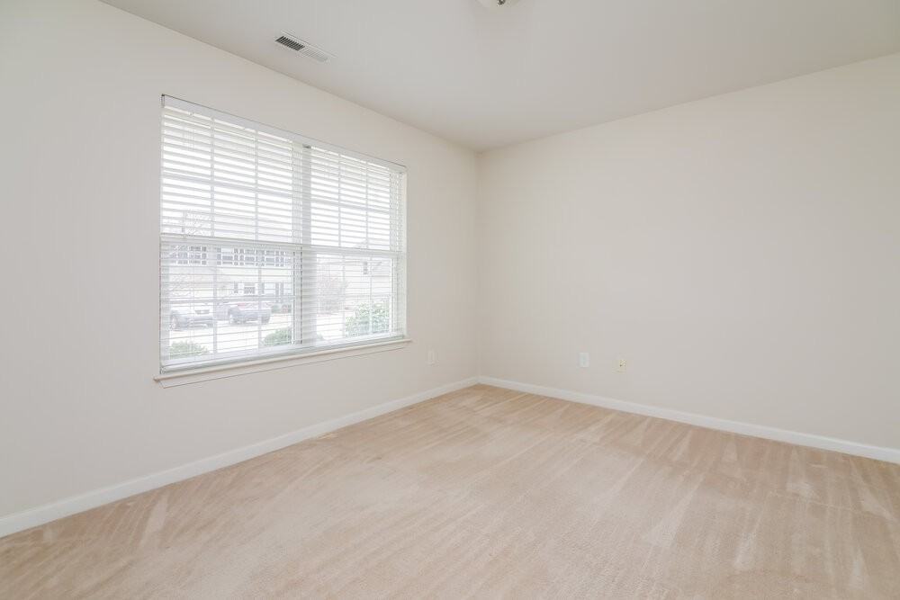 1345 Lowenstein St - Photo 6 of 17