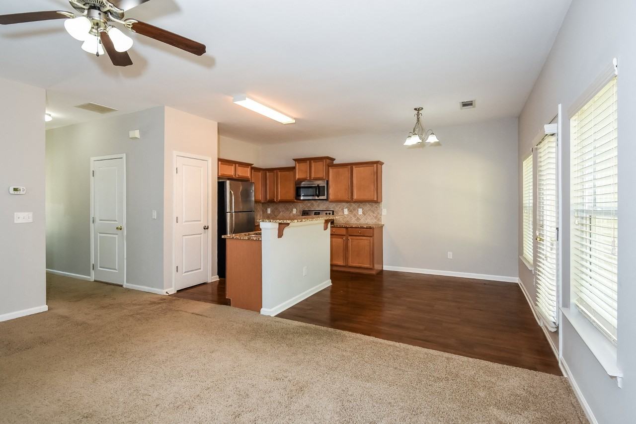 149 Terrace Walk - Photo 4 of 15