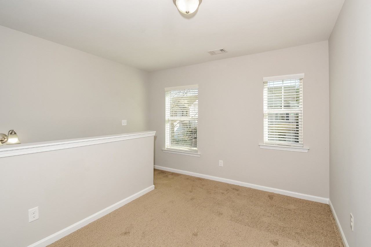 149 Terrace Walk - Photo 7 of 15