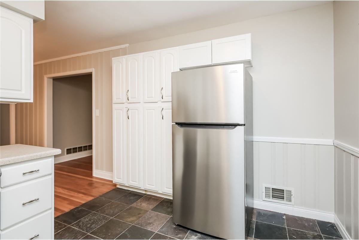 384 Charles Pl - Photo 4 of 18