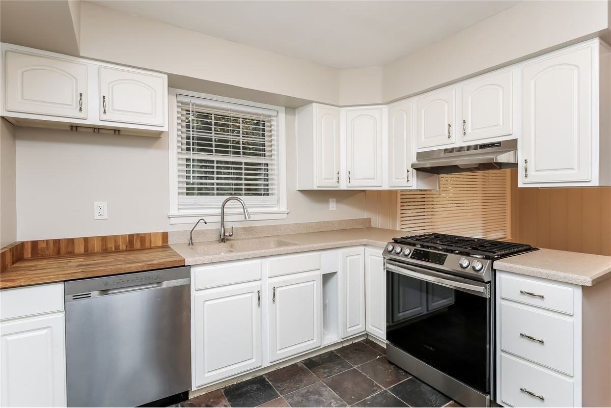 384 Charles Pl - Photo 5 of 18