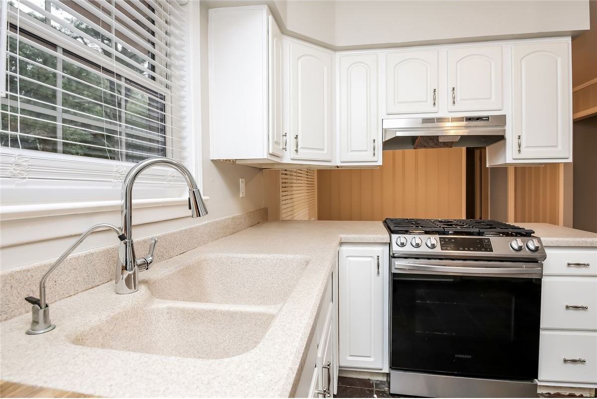384 Charles Pl - Photo 6 of 18