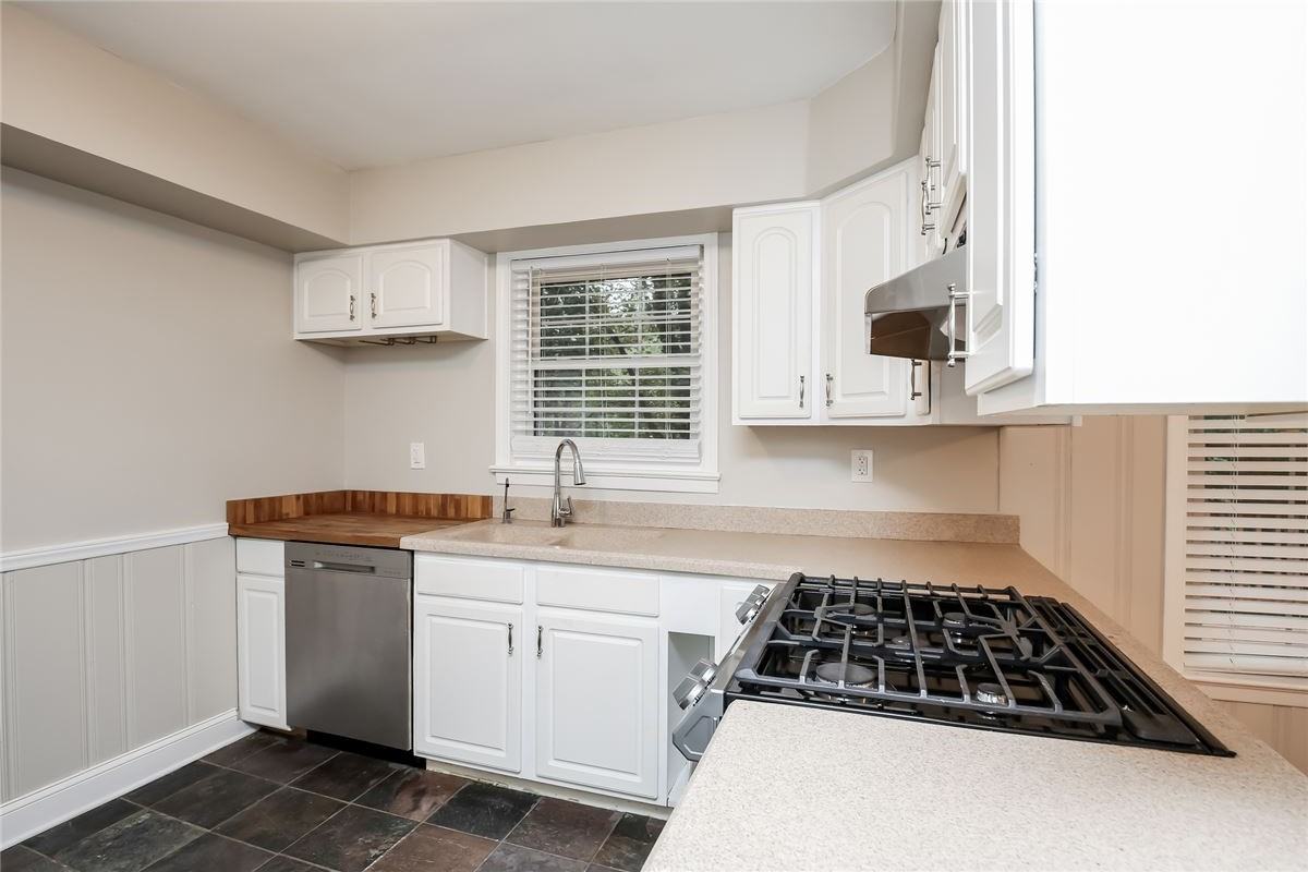 384 Charles Pl - Photo 7 of 18