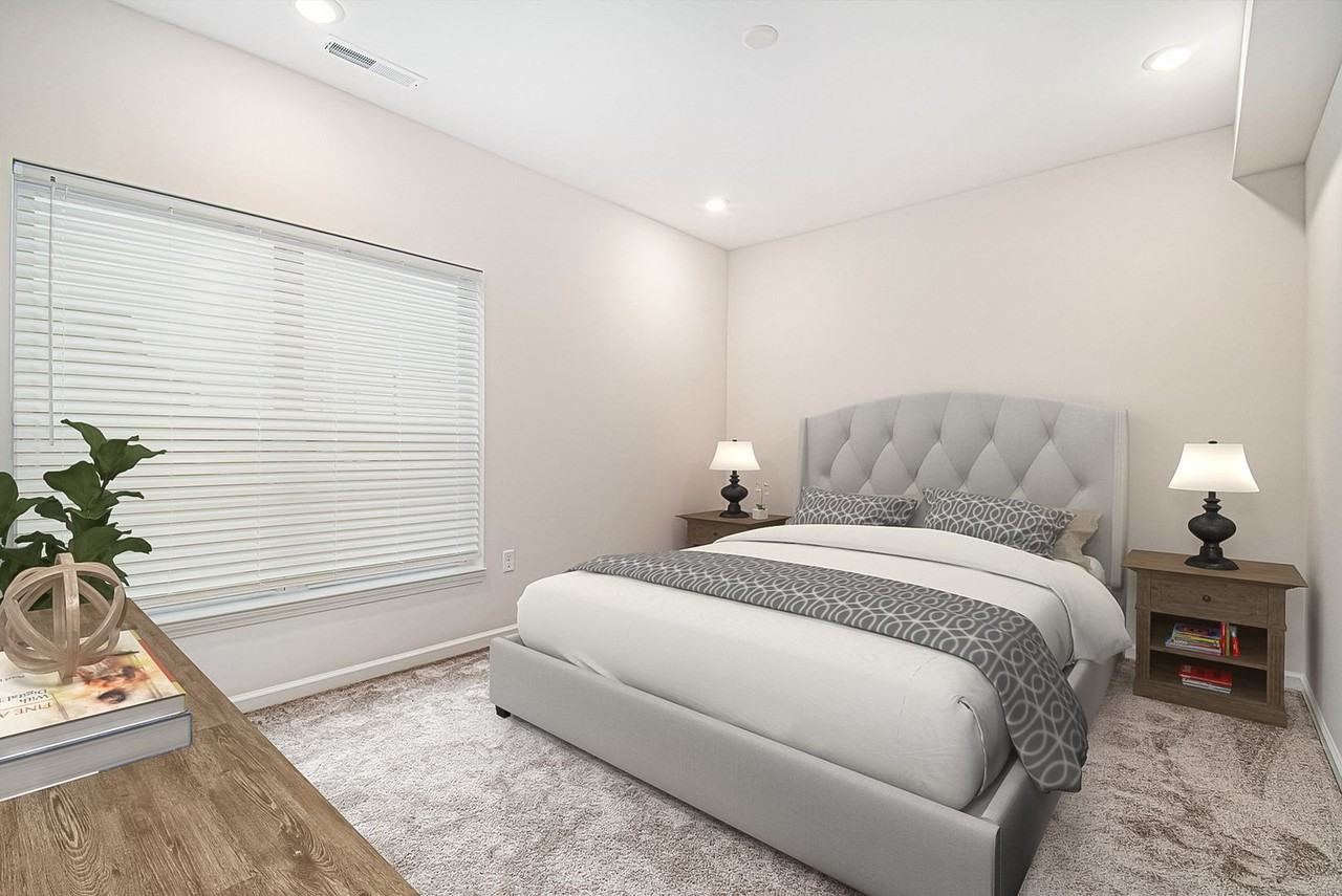 1006 South Indiana Avenue - Photo 3 of 9