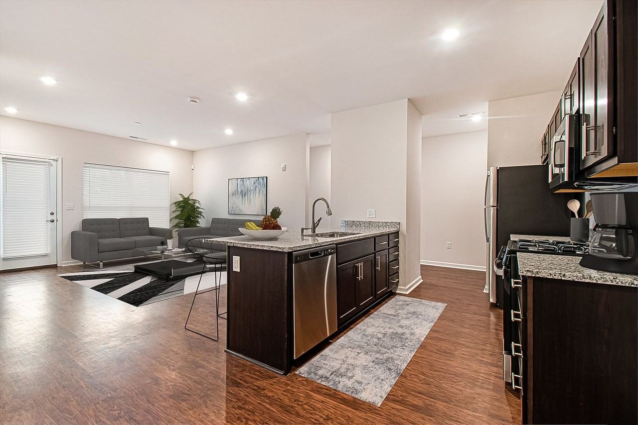 1006 S Indiana Ave #206 - Photo 2 of 11