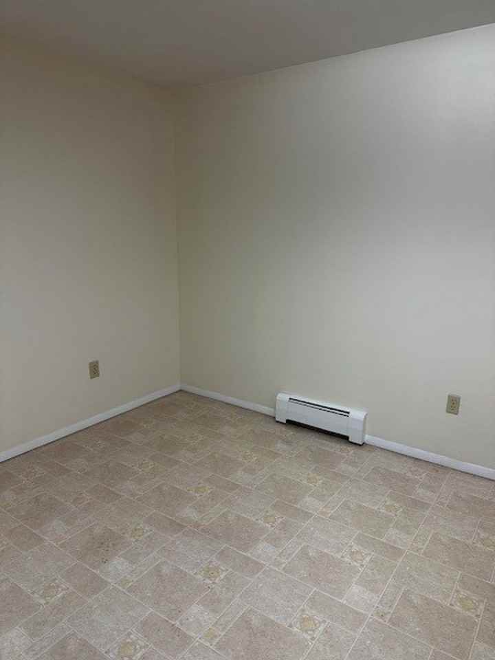 Hillside House Apartments - Photo 2 of 6