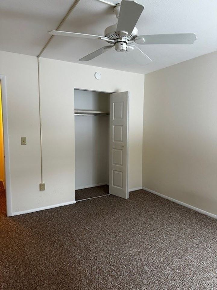 Hillside House Apartments - Photo 6 of 6