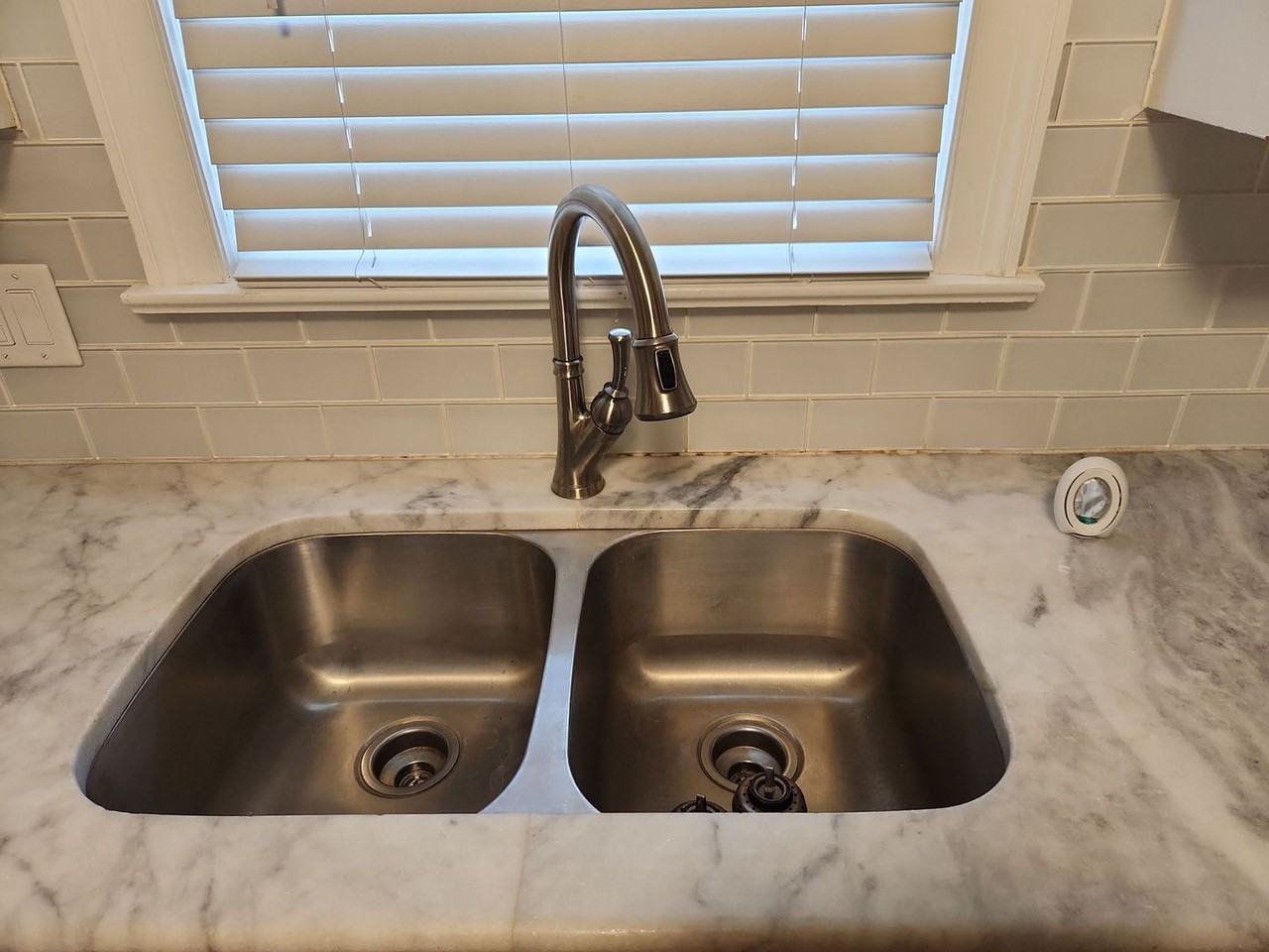 10712 Spring Garden Rd - Photo 4 of 9