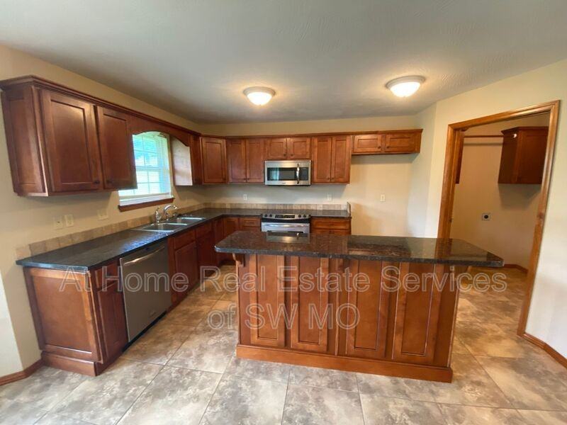 5221 E Blaine St - Photo 4 of 13