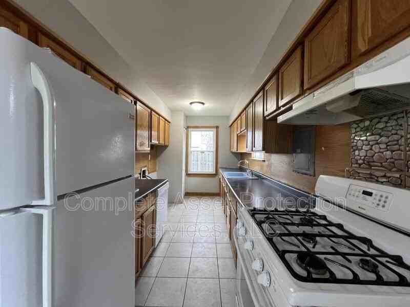 2737 E 36th Ave - Photo 3 of 7