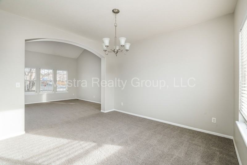 5193 S Liverpool Way - Photo 7 of 31