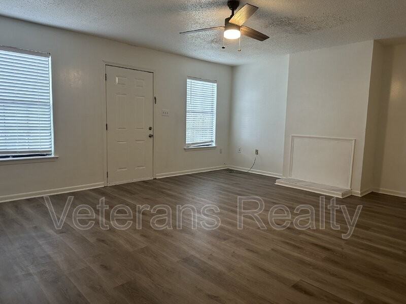 111 Via Don Ray Rd Apt D - Photo 3 of 19