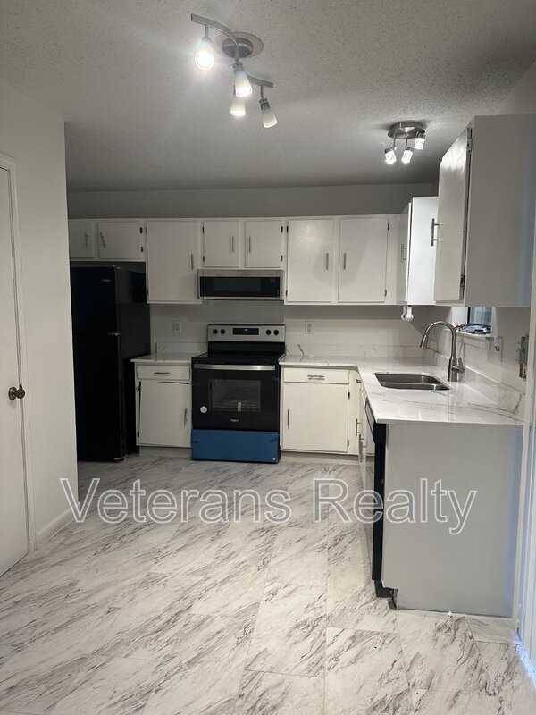 111 Via Don Ray Rd Apt D - Photo 4 of 19