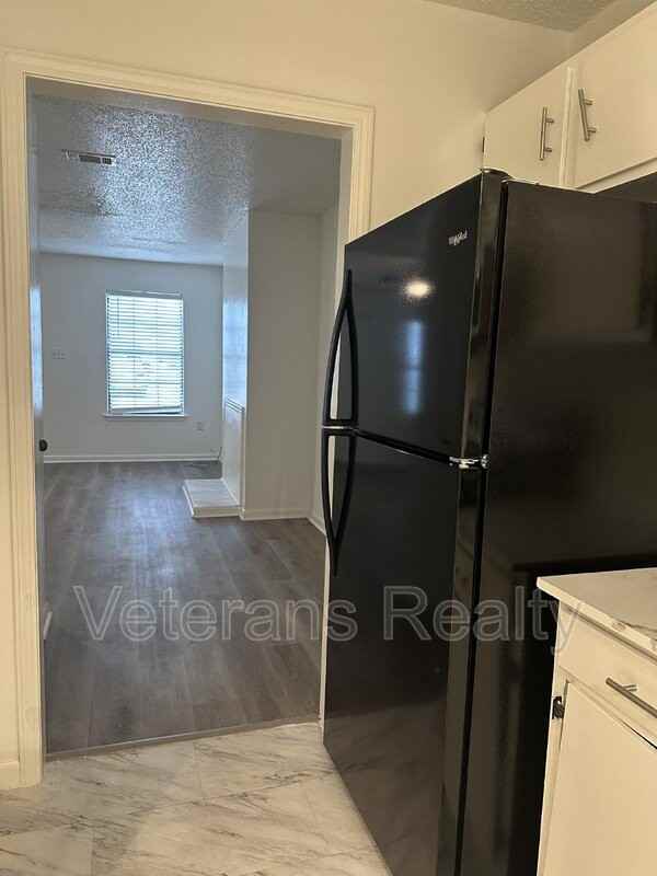 111 Via Don Ray Rd Apt D - Photo 5 of 19