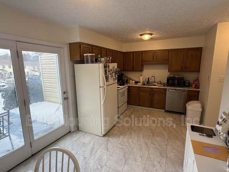 640 N 3rd St - Photo 3 of 16