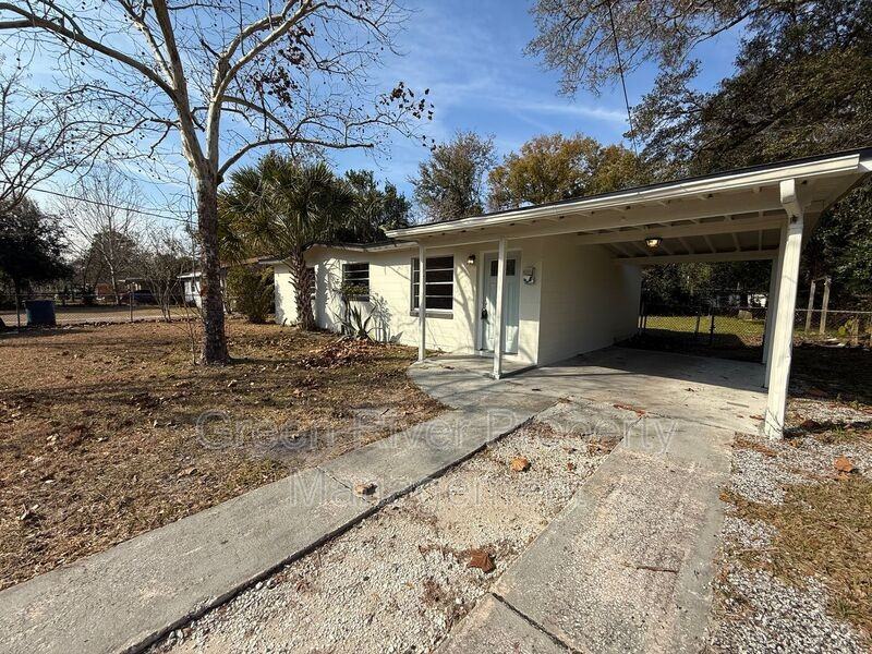 1033 Ake Ln - Photo 2 of 22