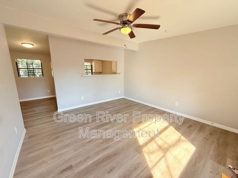 1033 Ake Ln - Photo 4 of 22