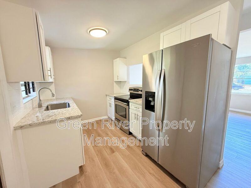 1033 Ake Ln - Photo 6 of 22