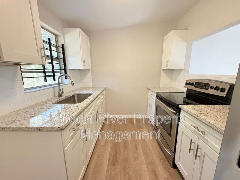 1033 Ake Ln - Photo 7 of 22