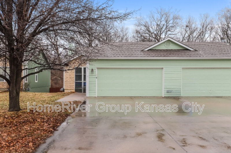 331 E 12th St - Photo 2 of 21