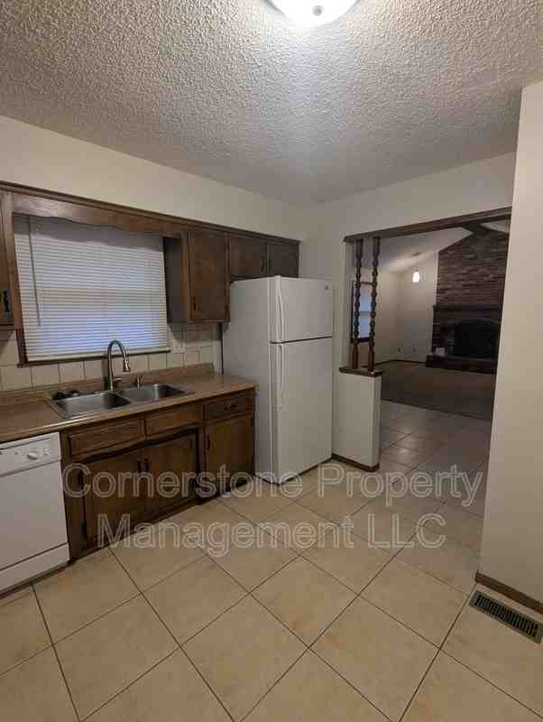 1026 Jana Dr - Photo 3 of 9