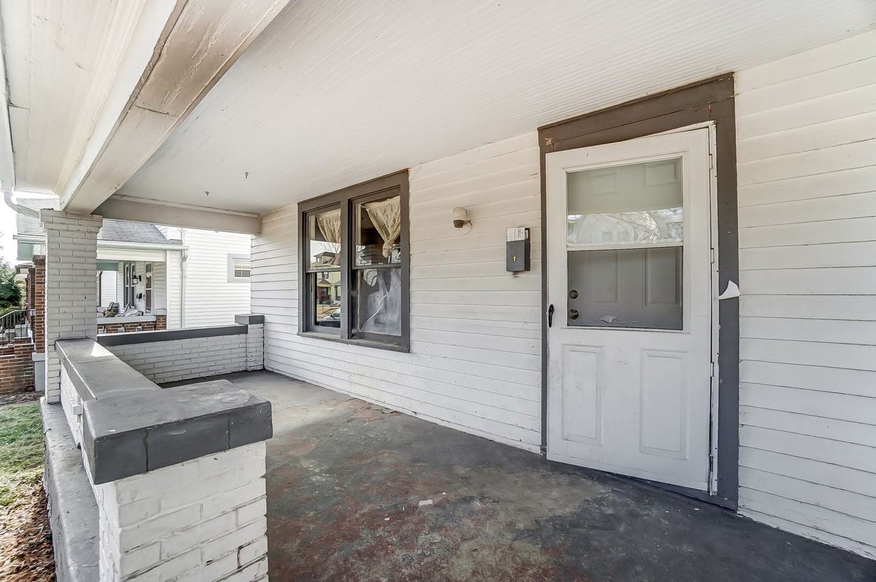 1045 Shakespeare Ave - Photo 4 of 38