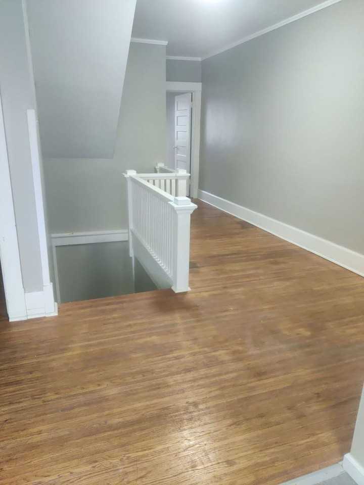 704-706 E Main Street - Photo 4 of 11