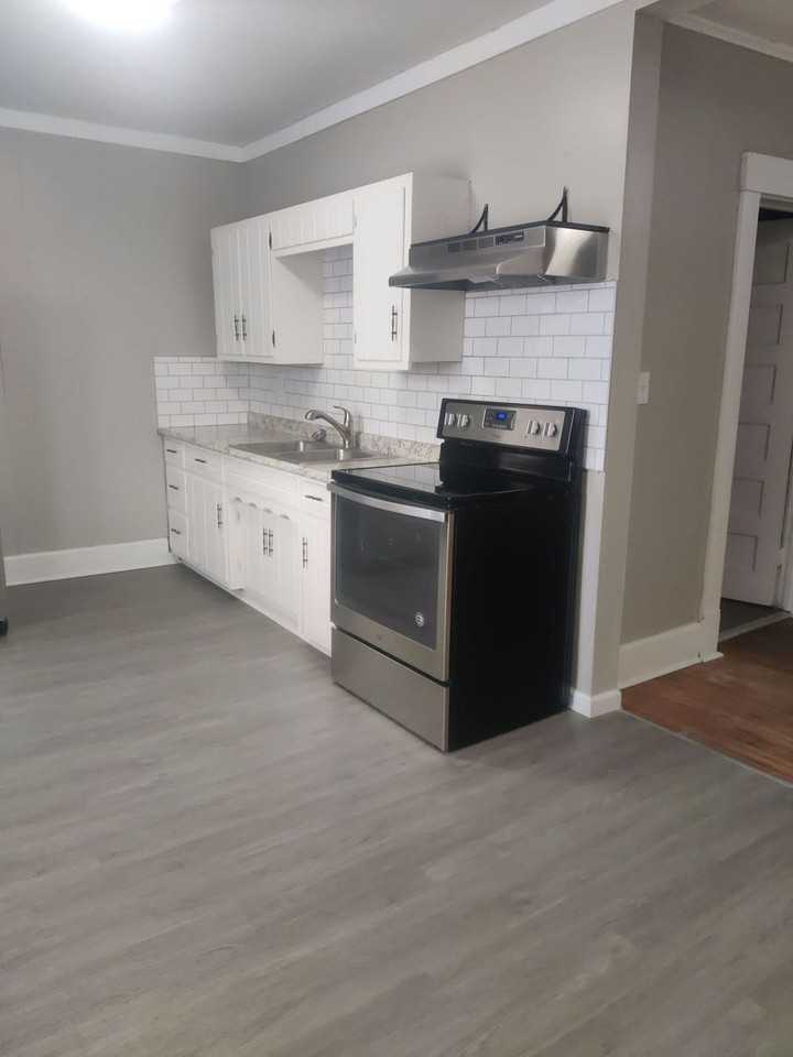 704-706 E Main Street - Photo 3 of 11