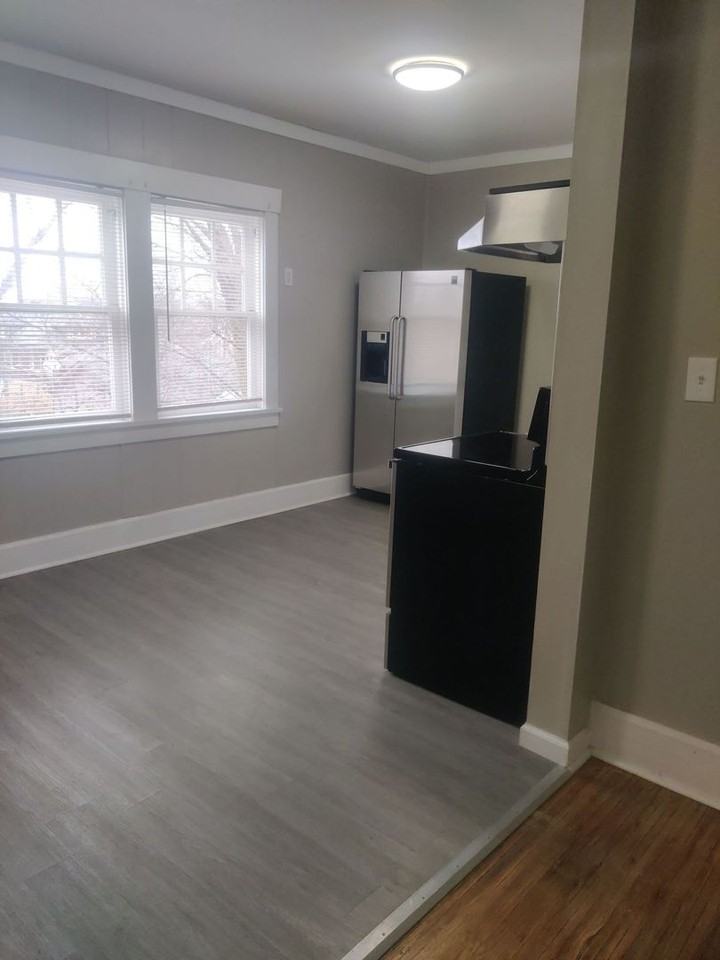 704-706 E Main Street - Photo 5 of 11