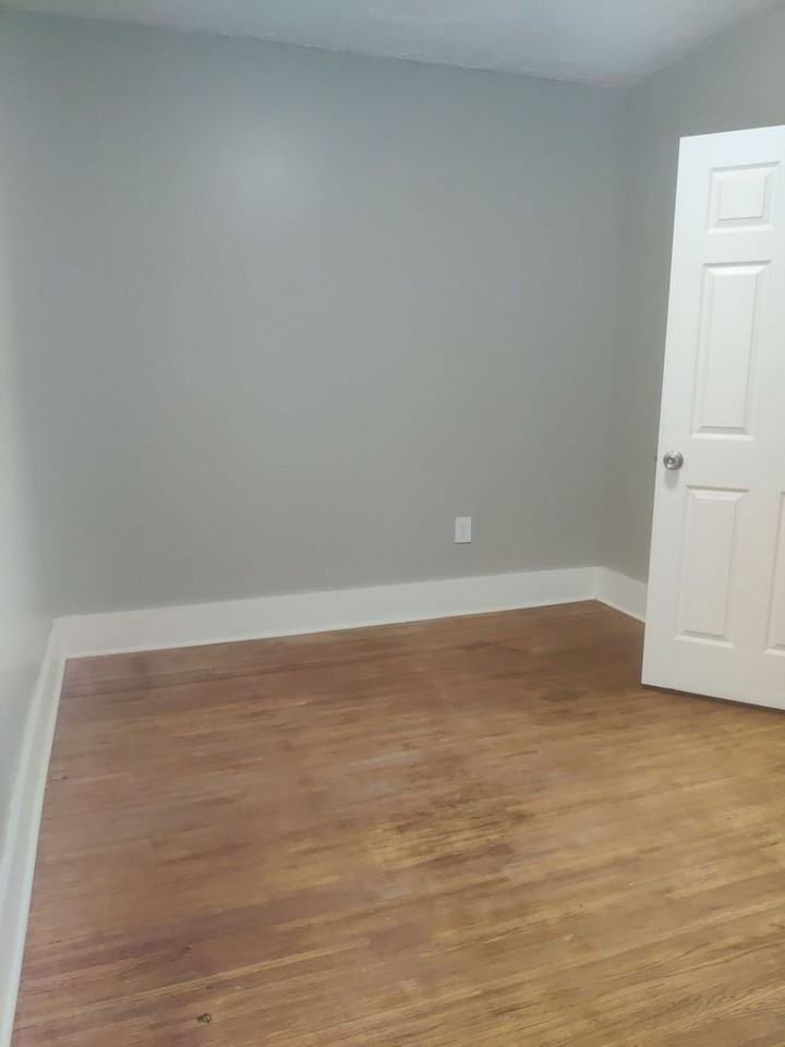 704-706 E Main Street - Photo 6 of 11