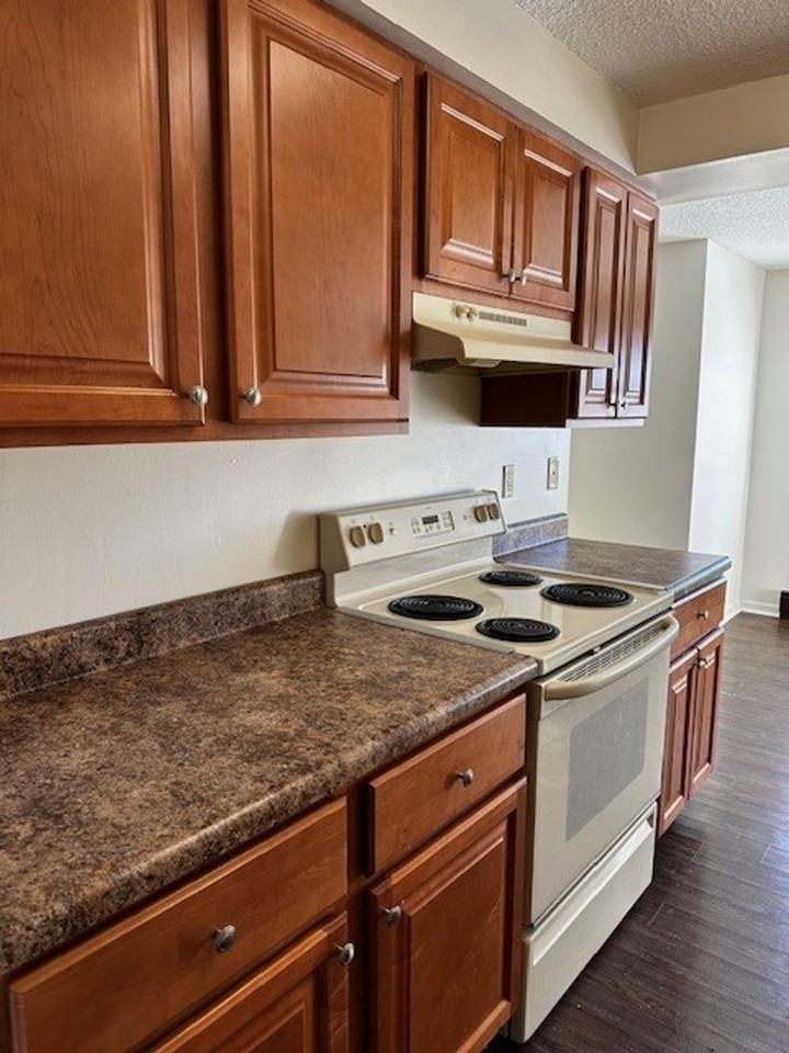 Maple Knoll Apartments - Photo 2 of 8